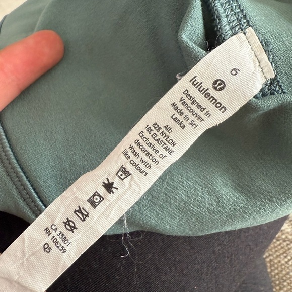 Lululemon Reveal Shorts Size 6 - Picture 4 of 4